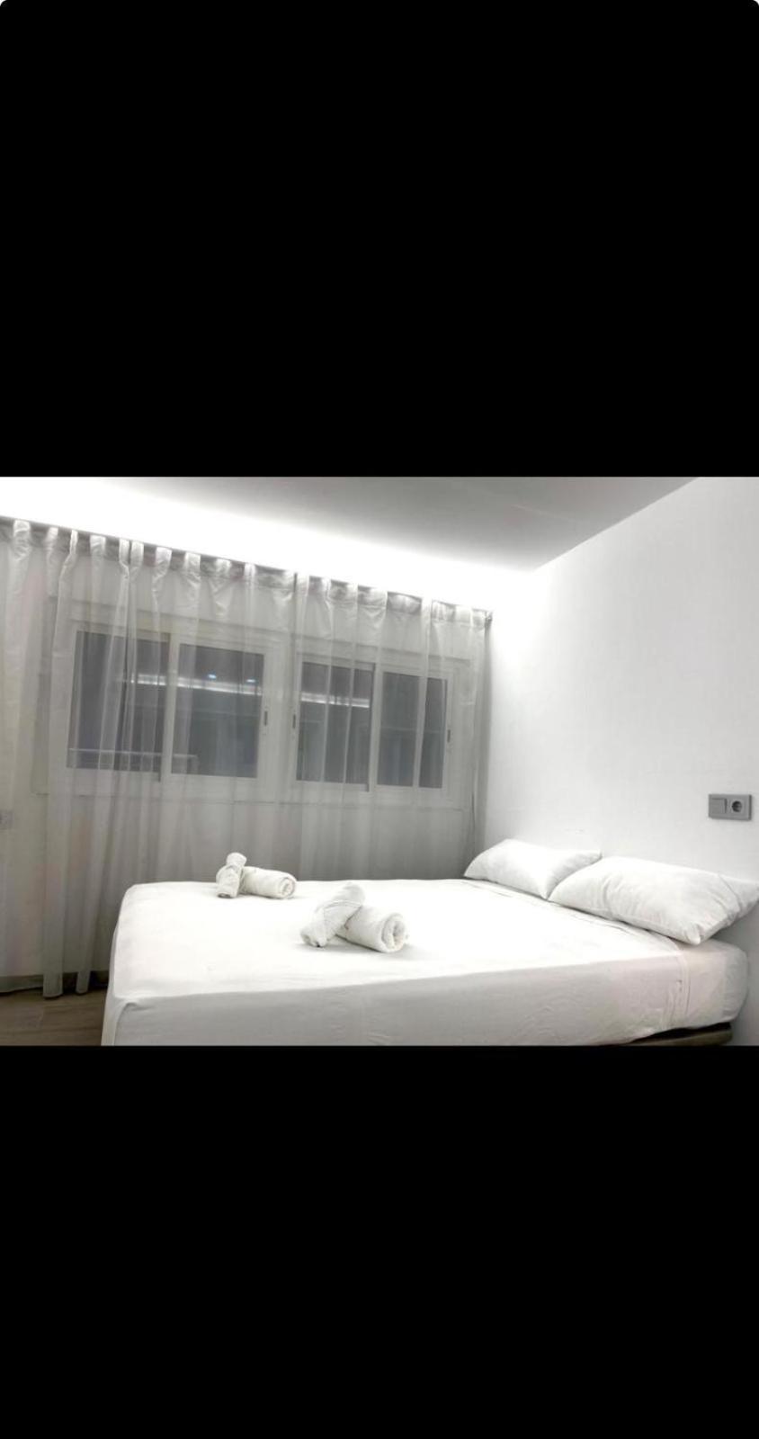 Avakian Suite Valencia Exterior photo