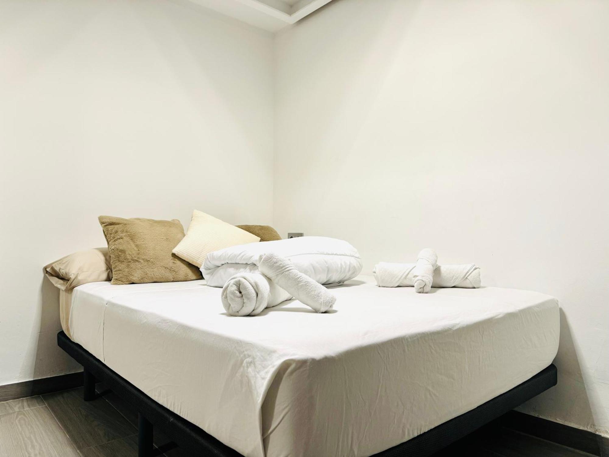 Avakian Suite Valencia Exterior photo