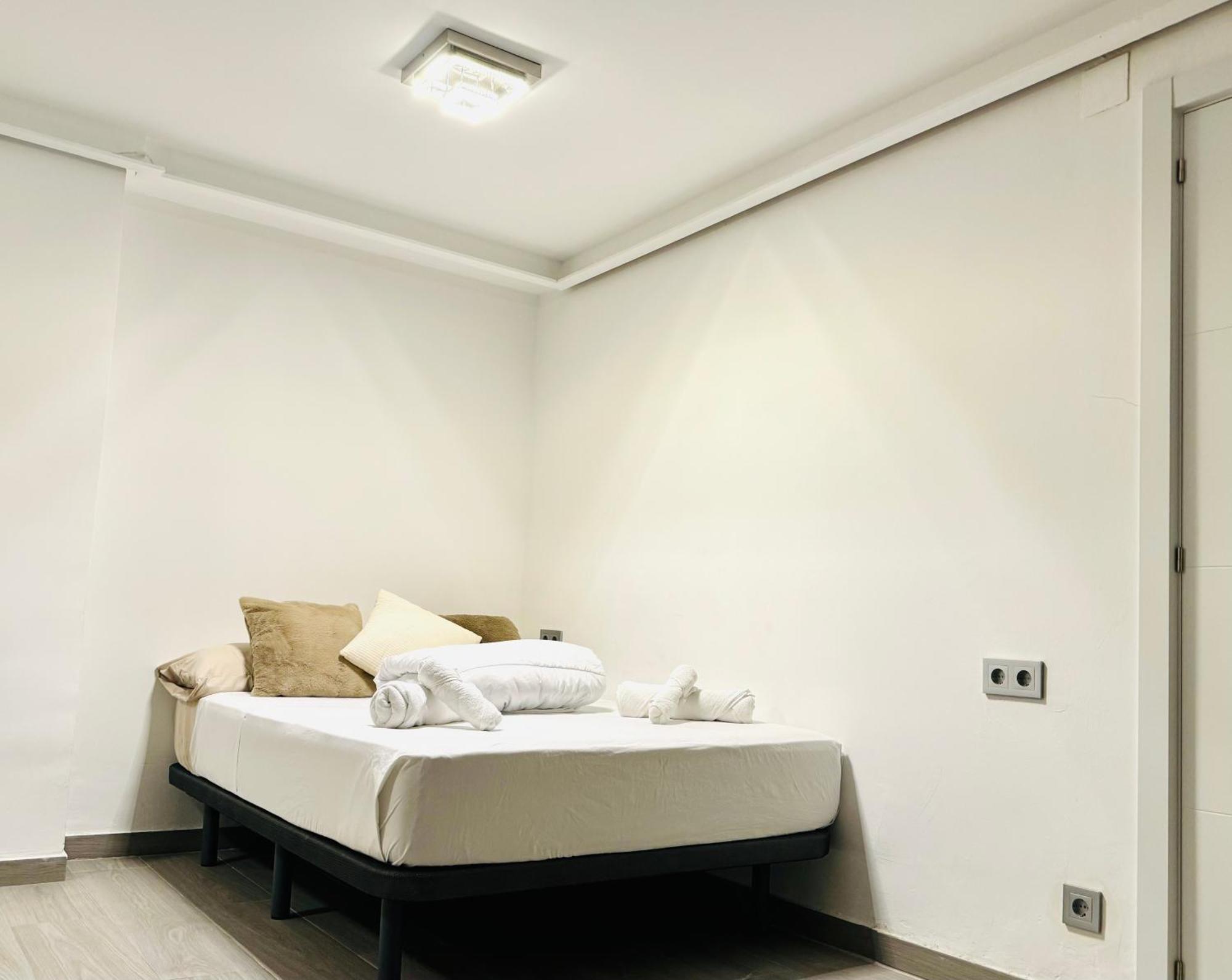 Avakian Suite Valencia Exterior photo