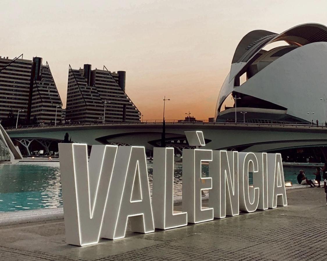 Avakian Suite Valencia Exterior photo